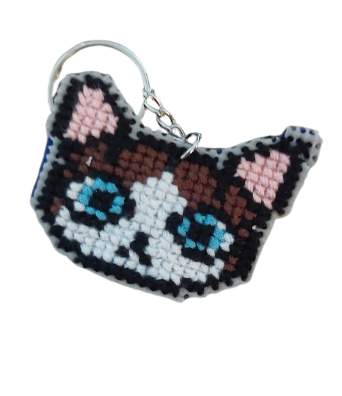 Porte-clés en points de croix - Tête de chat aux yeux bleus